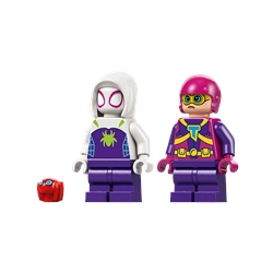 Raptor Battle at Tree House