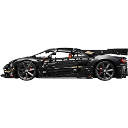 Megacarro Koenigsegg Sadair Spear
